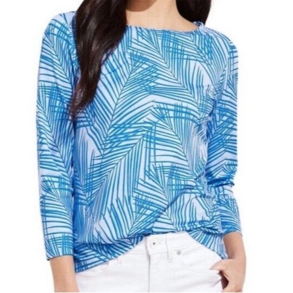 Vineyard Vines Tops - EUC Vineyard Vines Printed Sankaty Top Blue Size Large